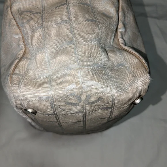 Chanel Tote - Picture 4 of 14